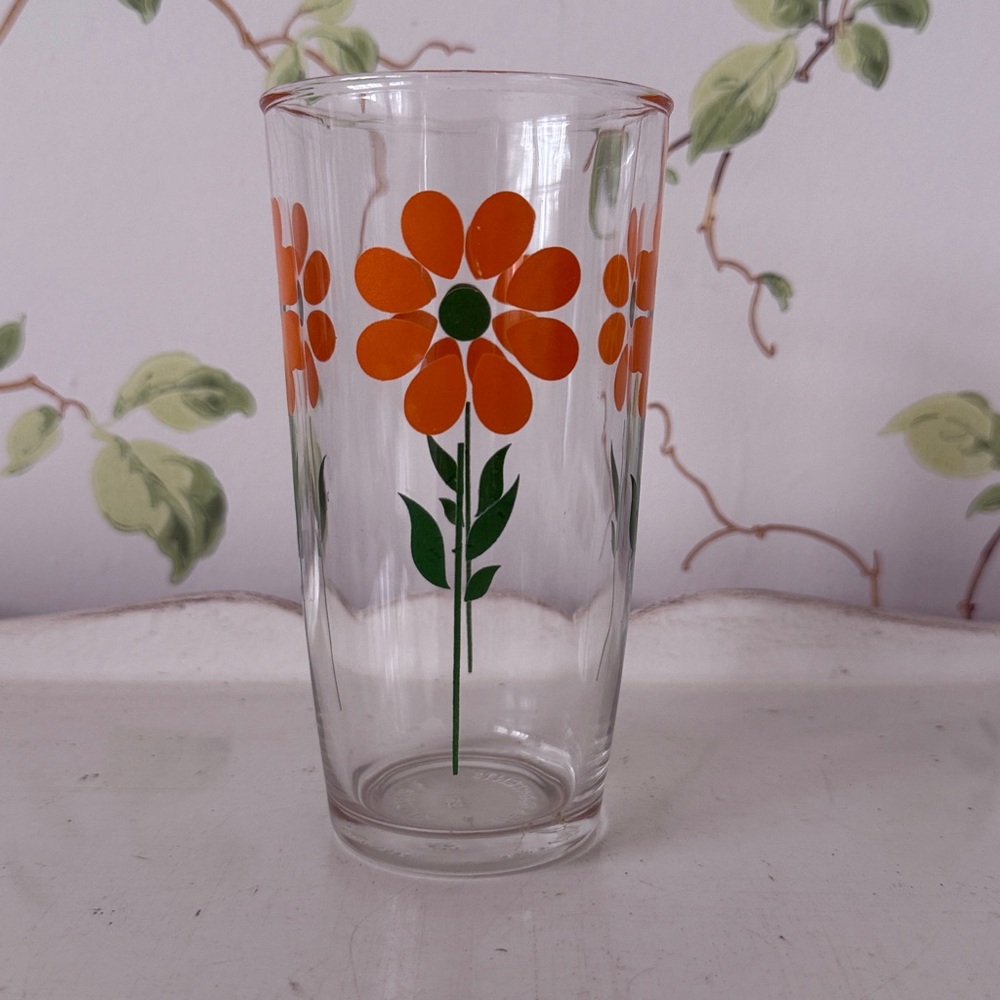 Vintage Hazel-Atlas Orange Daisy Floral Glassware - Tumbler - Sour Cream Glass - Picture 2 of 6